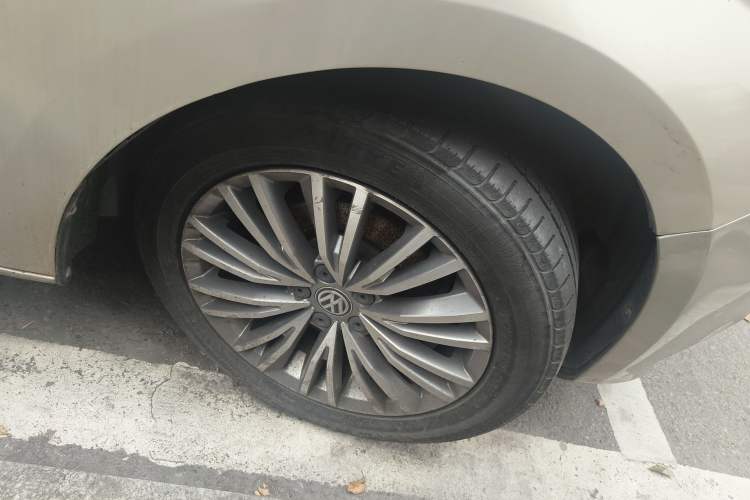 Used Volkswagen Bora 2016 1.6L Automatic Luxury Model Right Front Wheel Hub