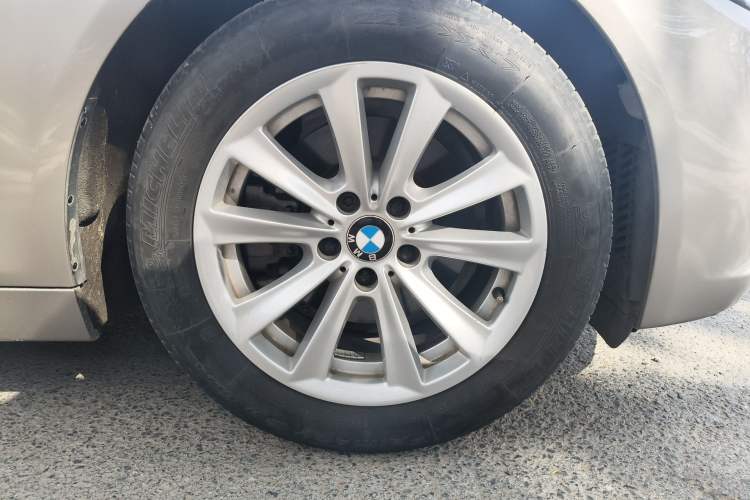 Used BMW 5 Series 2017 520Li Elegant Edition Right Front Wheel Hub