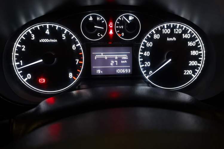 Used Nissan Tiida 2011 1.6L Manual Comfort Edition