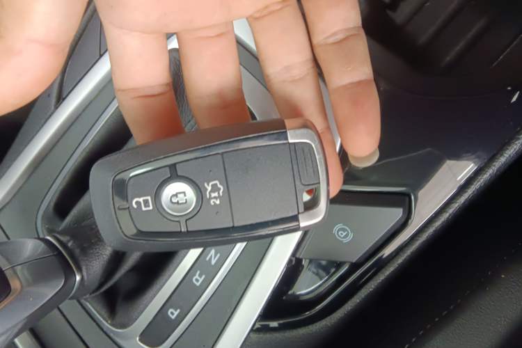 Used Ford Edge 2018 Facelifted EcoBoost 245 Two-Wheel-Drive Platinum Edition 5 Seats China V Emission Standard Vehicle Key