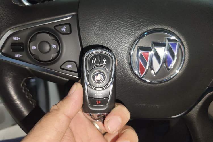 Used Buick GL8 2021 Land Cruiser Executive Class 652T Luxury Model