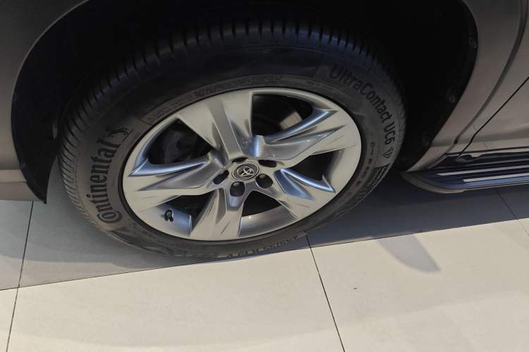 Used Toyota Highlander 2018 2.0T Two-Wheel Drive Luxury Edition 7 Seats China VI Standard
