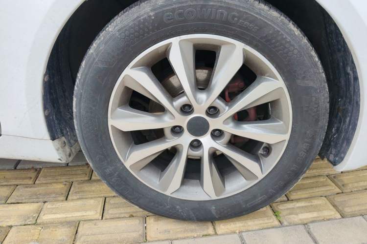 Used Hyundai Sonata 2013 2.4L Automatic Leading Edition China IV Standard Right Front Wheel Hub