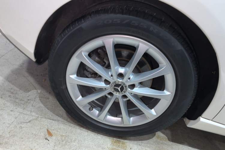 Used Mercedes-Benz B-Class 2021 B 200 Fashion Model Right Rear Wheel Hub