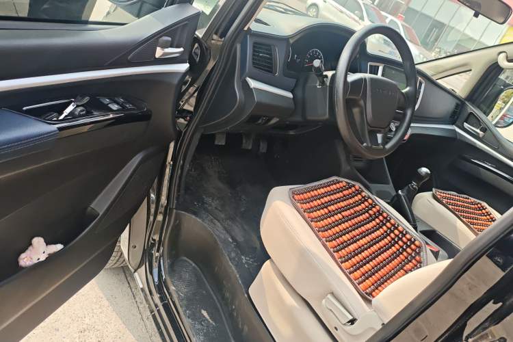 Used FORTHING Lingzhi 2023 M5L 1.6L Base Model 5 Seats Interior 3