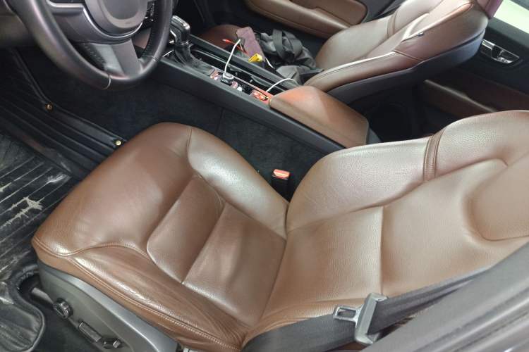 Used Volvo XC60 2019 T5 4x4 Smart Edition China VI Standard