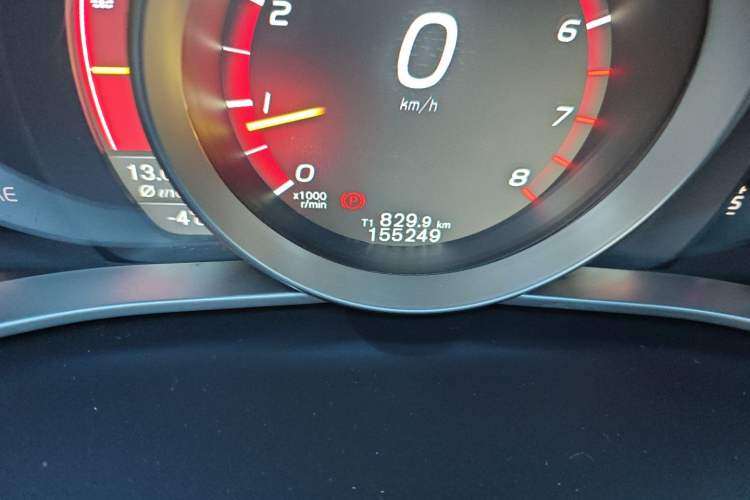 Used Volvo V40 2015 1.6T Zhiyi Edition
