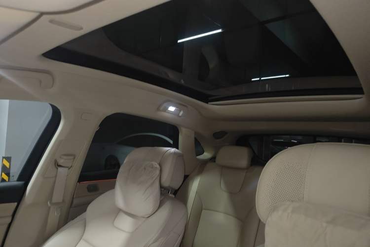 Used Hima AITO M5 2025 Extended-Range Ultra All-Wheel-Drive Version Headliner