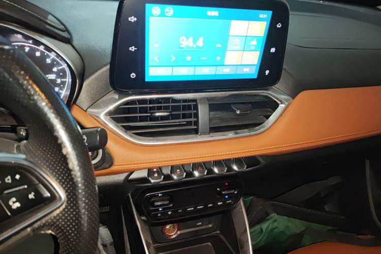 Used Baojun 510 2017 1.5L Automatic Luxury Model Audio And AC Panel