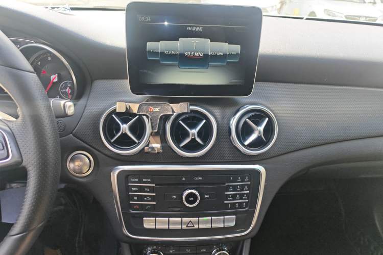 Used Mercedes-Benz GLA 2017 GLA 200 Sport Edition Audio And AC Panel