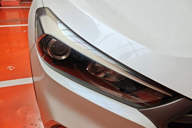 Used Hyundai Tucson 2015 1.6T Dual-Clutch Two-Wheel-Drive Smart Model Right Front Headlight