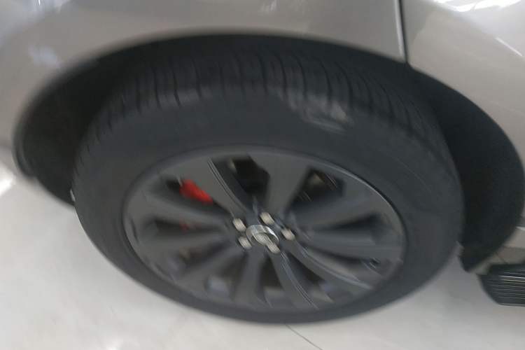 Used Land Rover Range Velar 2019 380 PS R-DYNAMIC SE Exterior 5