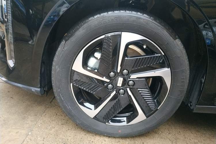 Used Geely Galaxy L6 2024 125km PLUS Dragon Edition