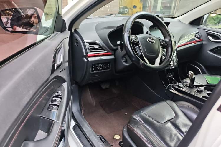 Used BYD Qin New Energy 2014 1.5T Cool Black Knight Flagship Model Driver Seat