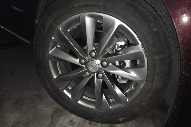 Used Buick GL8 2022 Facelifted Avenir Aivia 7-Seater Premium Edition Right Front Wheel Hub