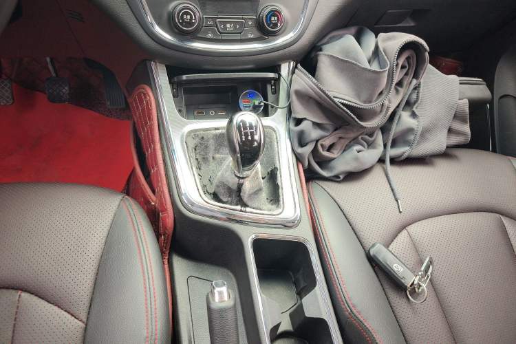 Used Baojun 560 2015 1.8L manual luxury version Gear Lever