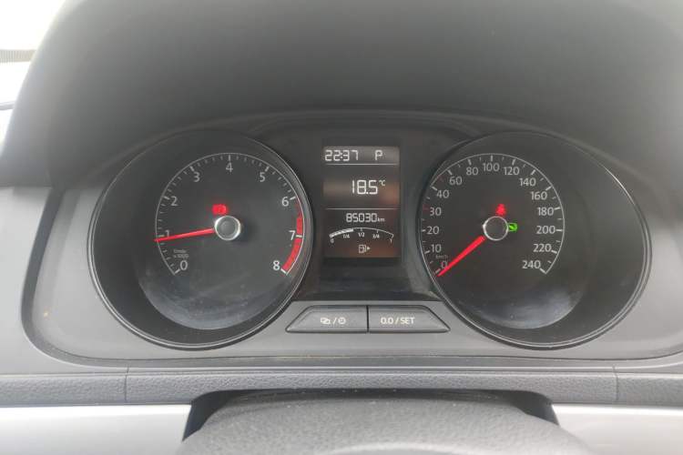 Used Volkswagen Gran Lavida 2015 1.6L Automatic Fashion Edition Odometer Close Up