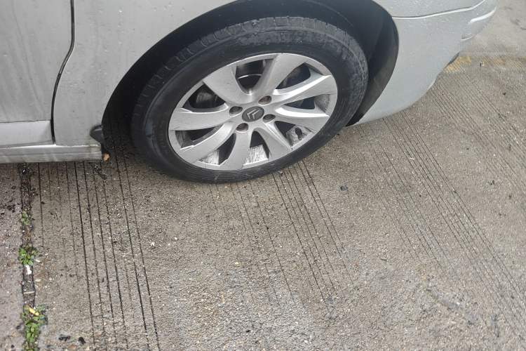 Used Citroen C-Quatre 2011 Sedan 1.6L Automatic Fashion Edition Right Front Wheel Hub