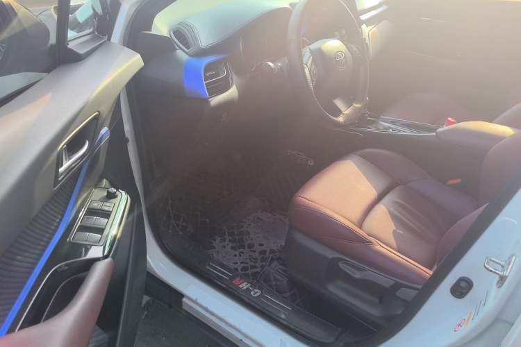 Used Toyota C-HR 2018 2.0L Leading with Sunroof China VI Standard
