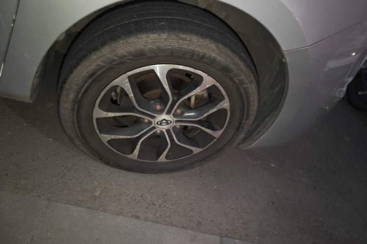 Used CHANGAN KAICHENG Oushang A600 2016 1.5L Manual Luxury 7-Seater Right Front Wheel Hub