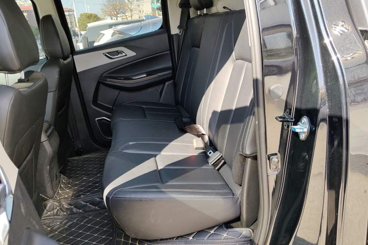 Used JMC Yuhu 7 2023 2.0T Automatic Diesel Two-Wheel Drive Comfort Version Standard Wheelbase