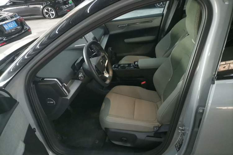 Used Volvo EX30 2025 Rear-Drive Long-Range Version Ultra
