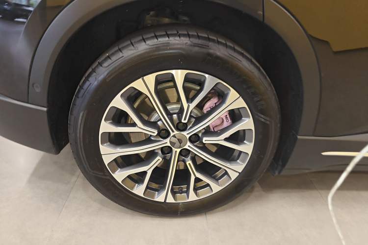 Used Nio ES6 2023 75 kWh Right Rear Wheel Hub