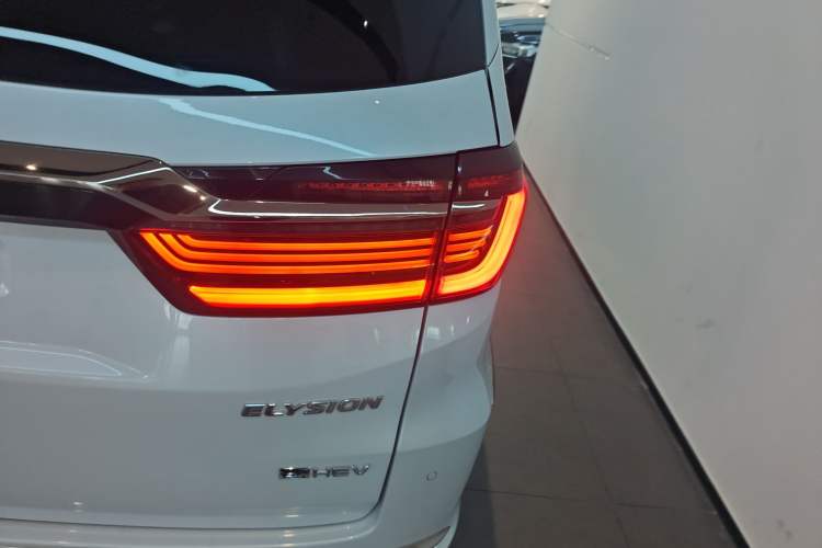 Used Honda Elysion 2024 2.0L eHEV Ultimate Edition
