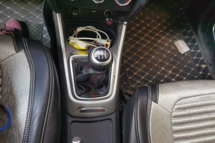 Used Brilliance V3 2015 1.5L Manual Elite Model Gear Lever