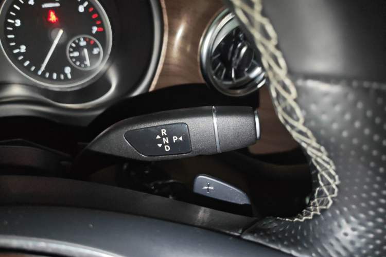 Used Mercedes-Benz Vito 2021 2.0T Business Version 7 Seats Gear Lever