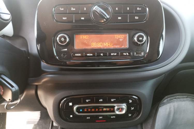 Used smart fortwo 2015 1.0L 52 kW hardtop Dynamic version