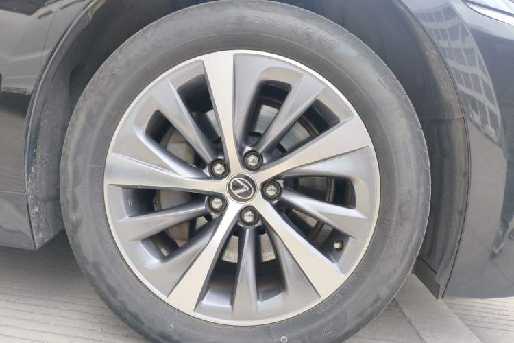 Used Lexus LS 2018 500h Premier Edition China V Standard Right Front Wheel Hub