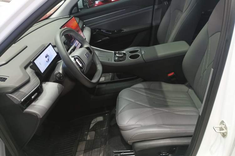 Used Geely Galaxy L6 2025 EM-i 140km Starship Edition
