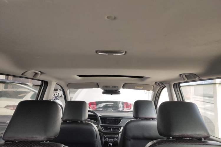 Used CHANGAN KAICHENG Oushang A600 2016 1.5L Manual Luxury 6-Seater Headliner