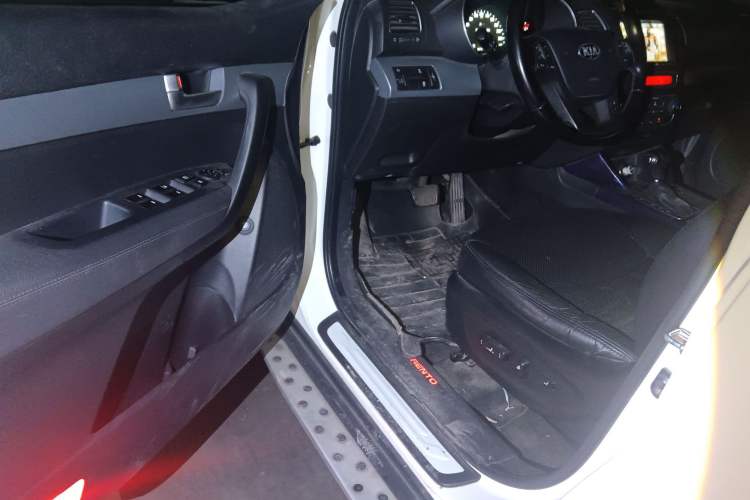 Used Kia Sorento 2013 2.4L 7-Seater Gasoline Comfort Version China IV Standard