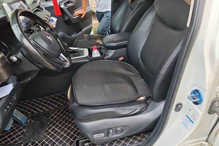 Used Toyota RAV4 2020 2.0L CVT 4x4 Trend Edition Left Front Seat