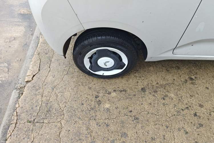 Used Wuling Hongguang MINIEV 2024 3rd Generation 215km Youth Edition Right Rear Wheel Hub