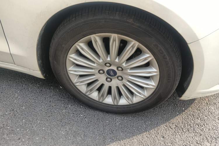 Used Ford Mondeo 2013 2.0L GTDi 200 Luxury Model Exterior 4