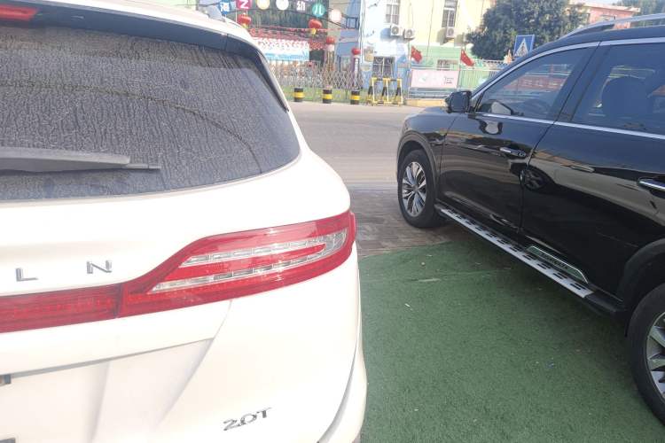 Used Lincoln MKC 2017 2.0T Two-Wheel Drive Deluxe Edition