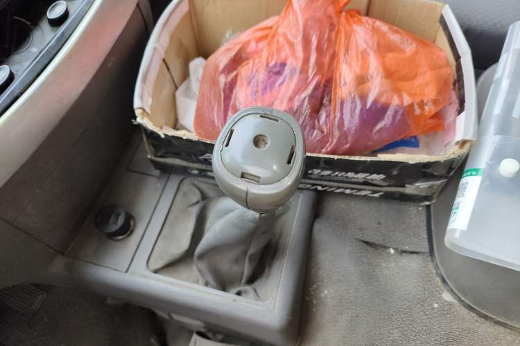 Used Jinbei Hiace 2018 2.0L Fifth-Generation Box Truck Standard Roof 2 Seats 4G19