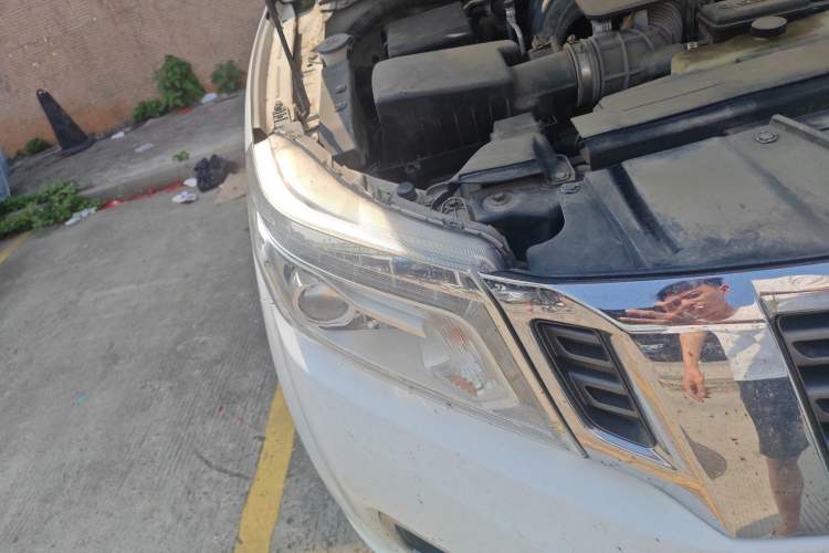 Used Nissan Navara 2017 2.5L Manual 4x4 Luxury Edition QR25