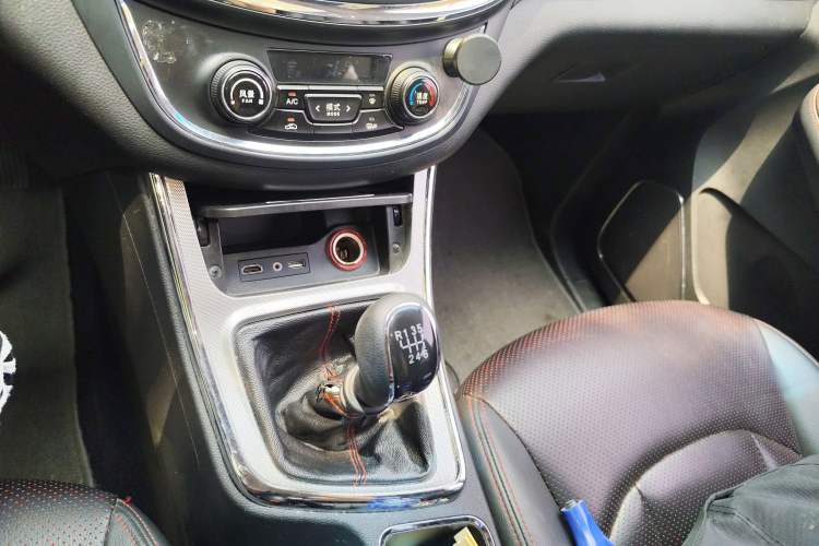 Used Baojun 560 2016 1.8L Manual Luxury Edition