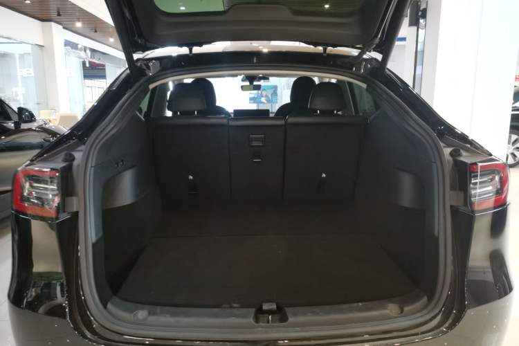Used Tesla Model Y 2022 Rear-Wheel-Drive Version Trunk