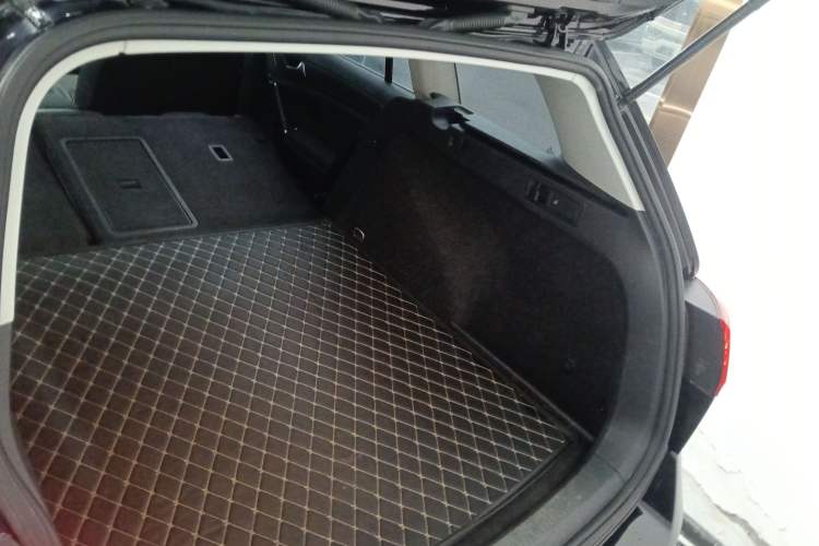 Used Volkswagen Golf 2019 1.8TSI Travel Edition Trunk