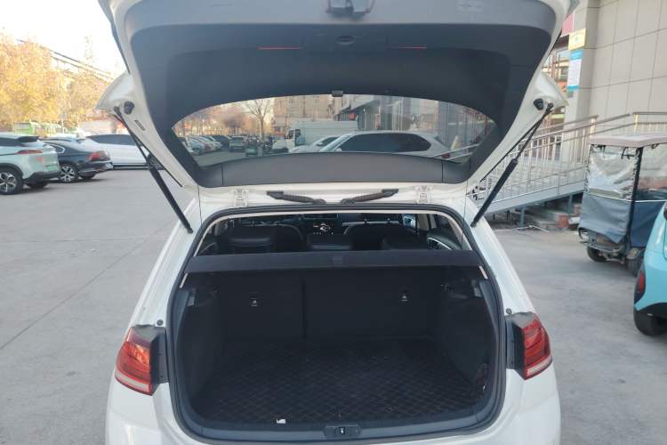 Used Volkswagen Golf Pure Electric 2020 Chari Trunk