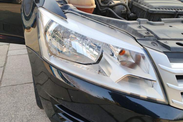 Used Volkswagen Santana 2015 1.4L Manual Fashion Edition Right Front Headlight