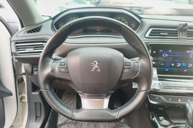 Used Peugeot 308 2019 1.6L Automatic Luxury Version China V Standard Steering Wheel