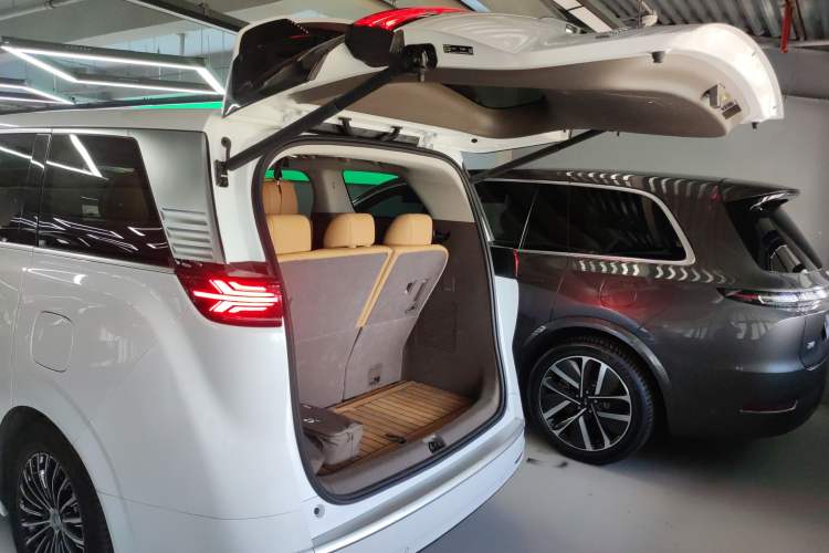 Used Denza D9 2022 DM-i 970 Four-Wheel Drive Prestige Model