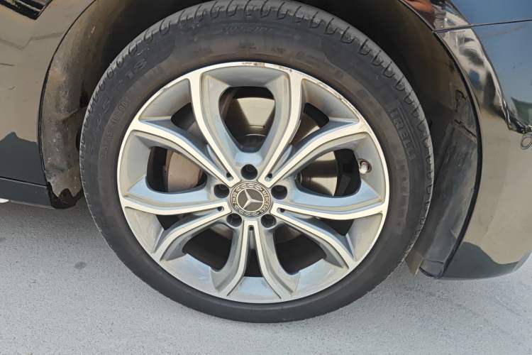 Used Mercedes-Benz E-Class 2020 Restyled E 300 L Sporty and Stylish Edition Right Front Wheel Hub