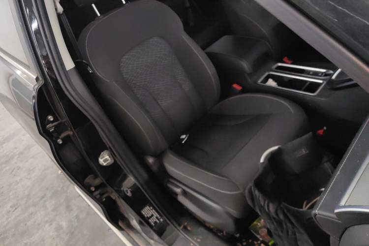 Used Haval M6 2023 PLUS 1.5T DCT Elite Smart Connectivity Model
